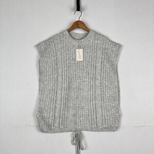 NWT Universal Thread Women’s Gray Sleeveless Knit Vest One Size